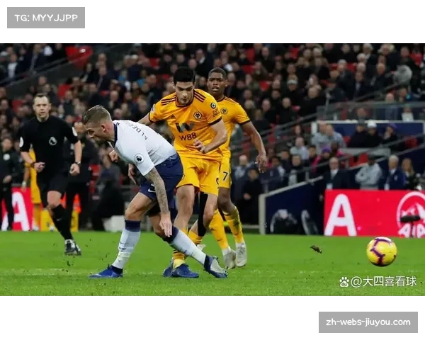 伯恩利与狼队深陷降级区 保级形势异常严峻艰难